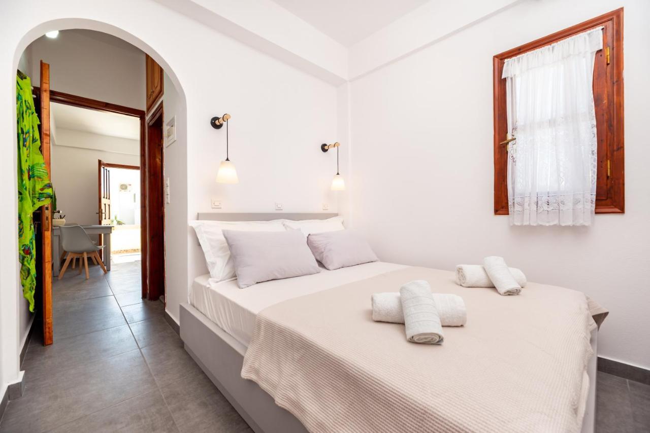 Marina'S Studios Perivolos  Luaran gambar